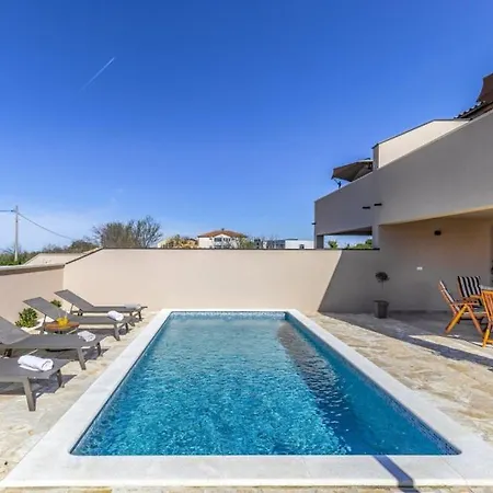 Bella By Guide Villa *