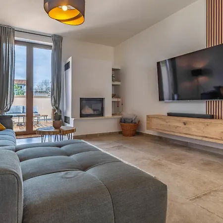 Bella By Guide Vila *