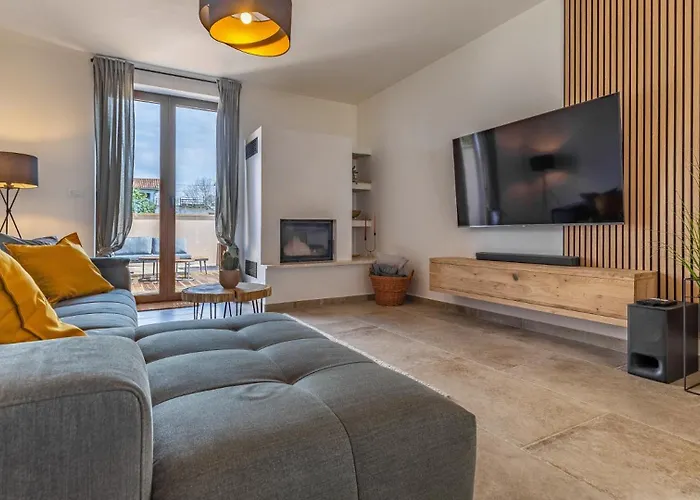 Bella By Guide Vila *