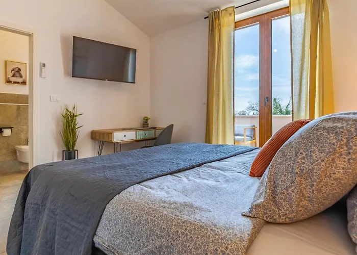 Bella By Guide Vila *