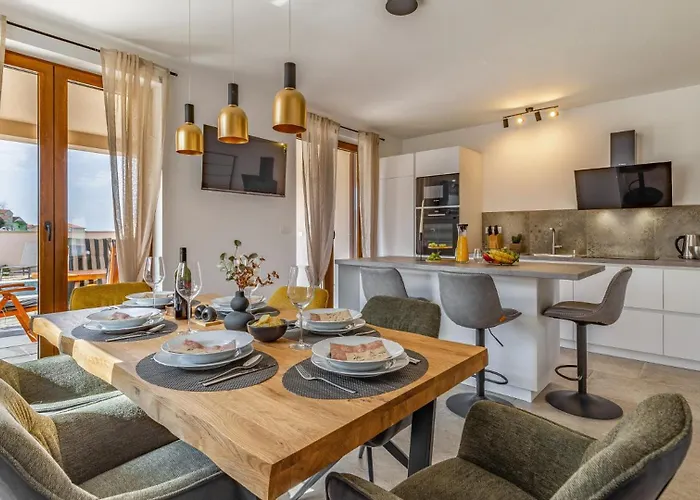 Bella By Guide Vila *