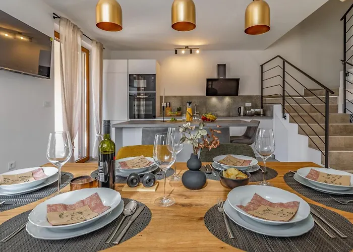 Bella By Guide Vila *