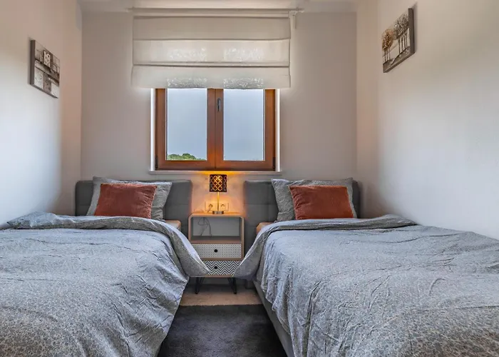 Bella By Guide Vila *